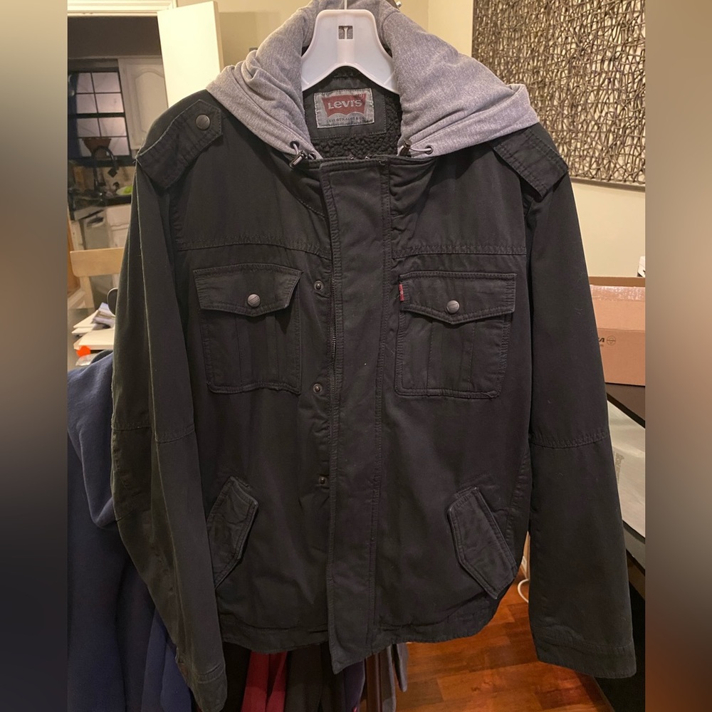 Levi’s men’s trucker jacket with removable hood